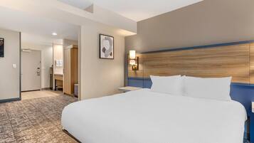 Suite, 1 King Bed with Sofa bed, Non Smoking | Desk, blackout drapes, iron/ironing board, free WiFi