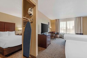 Desk, iron/ironing board, cribs/infant beds, rollaway beds - Comfort Inn Lathrop - Stockton Airport (Lathrop)