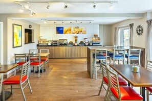 Café da manhã completo grátis