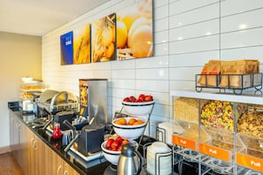 Petit déjeuner complet compris