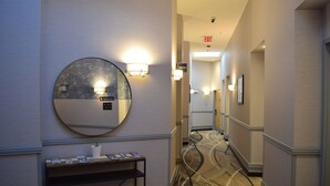 Hallway - Best Western Plus Uptown Hotel (Vancouver)