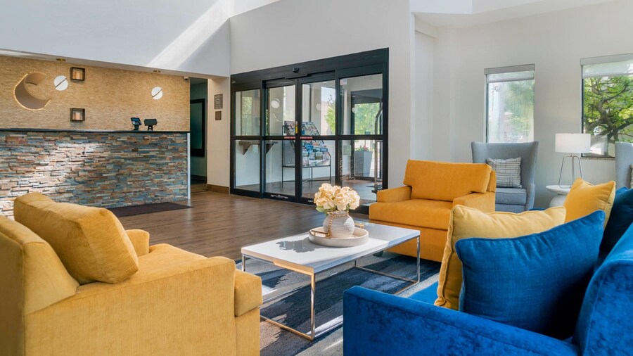 Comfort Suites Auburn Hills-Detroit