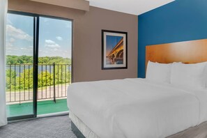 Deluxe suite, meerdere bedden, niet-roken (Upgrade) | Een strijkplank/strijkijzer, gratis babybedden, gratis extra bedden