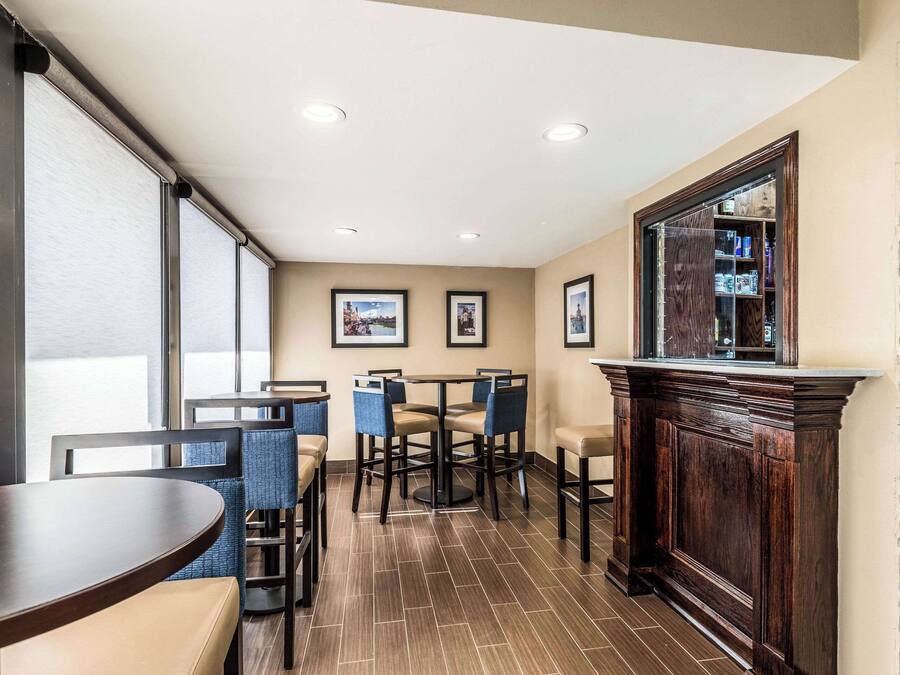 Sarapan, makan tengah hari, makan malam dihidangkan; masakan Amerika