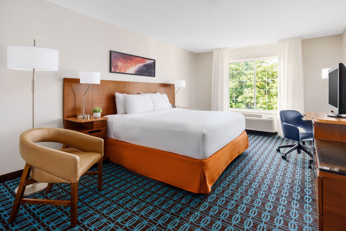 Premium bedding, in-room safe, desk, laptop workspace