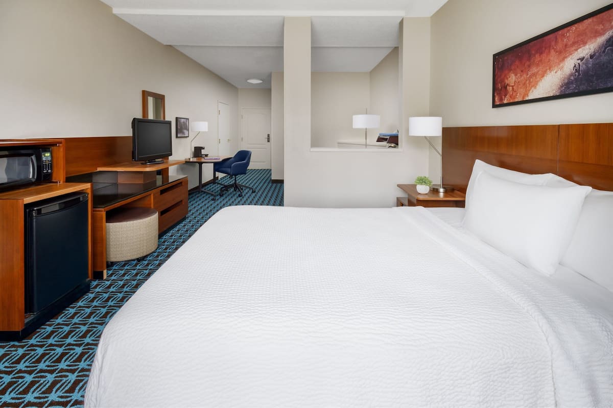 Premium bedding, in-room safe, desk, laptop workspace