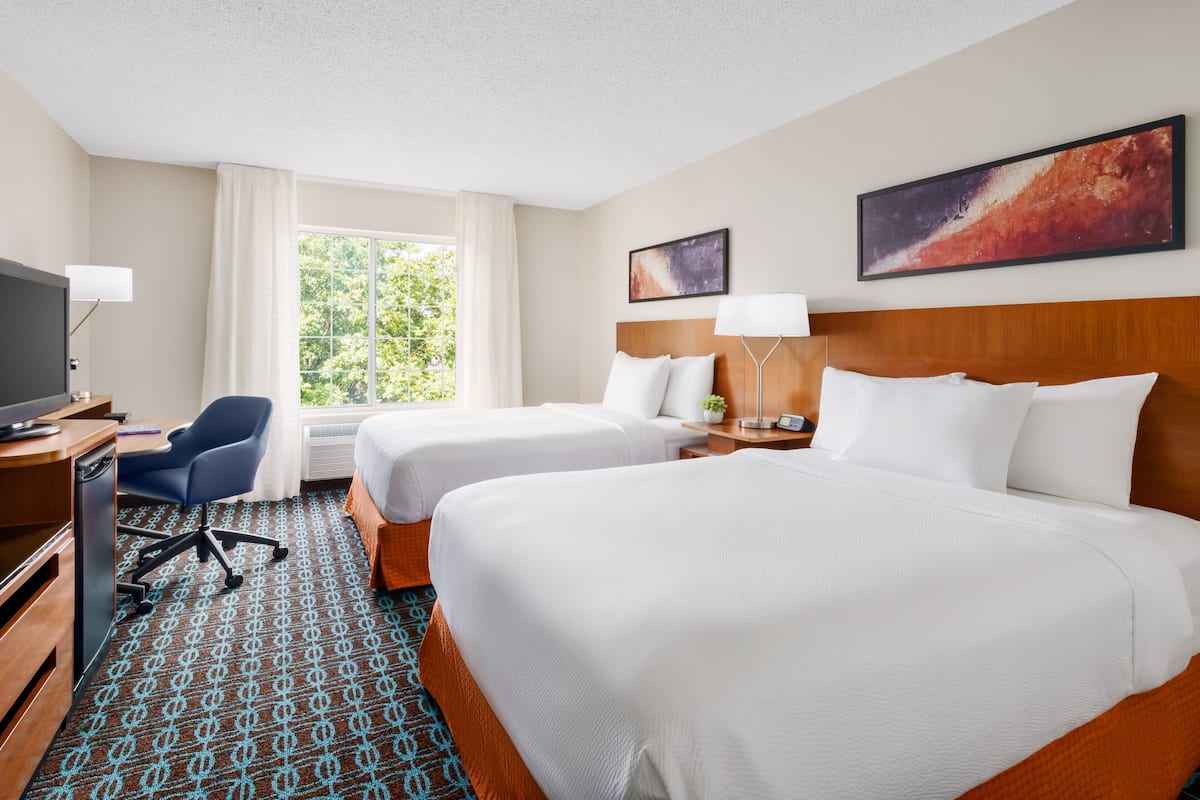 Premium bedding, in-room safe, desk, laptop workspace