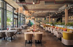 Café da manhã com buffet diário (EUR 20 por pessoa) 