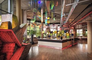 Lobby lounge