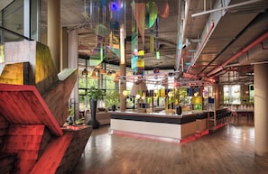 Lobby lounge