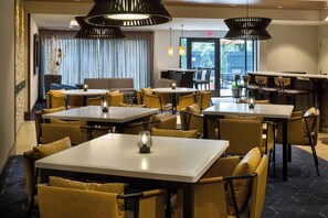 Daily full breakfast for a fee - Courtyard by Marriott Buffalo Amherst/University (Buffalo)