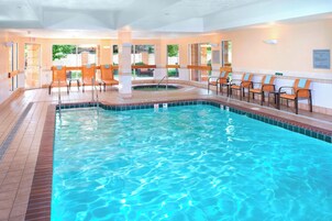 Una piscina cubierta