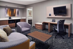 Flat-screen TV, pay films - Courtyard by Marriott Cleveland Independence (Independence)