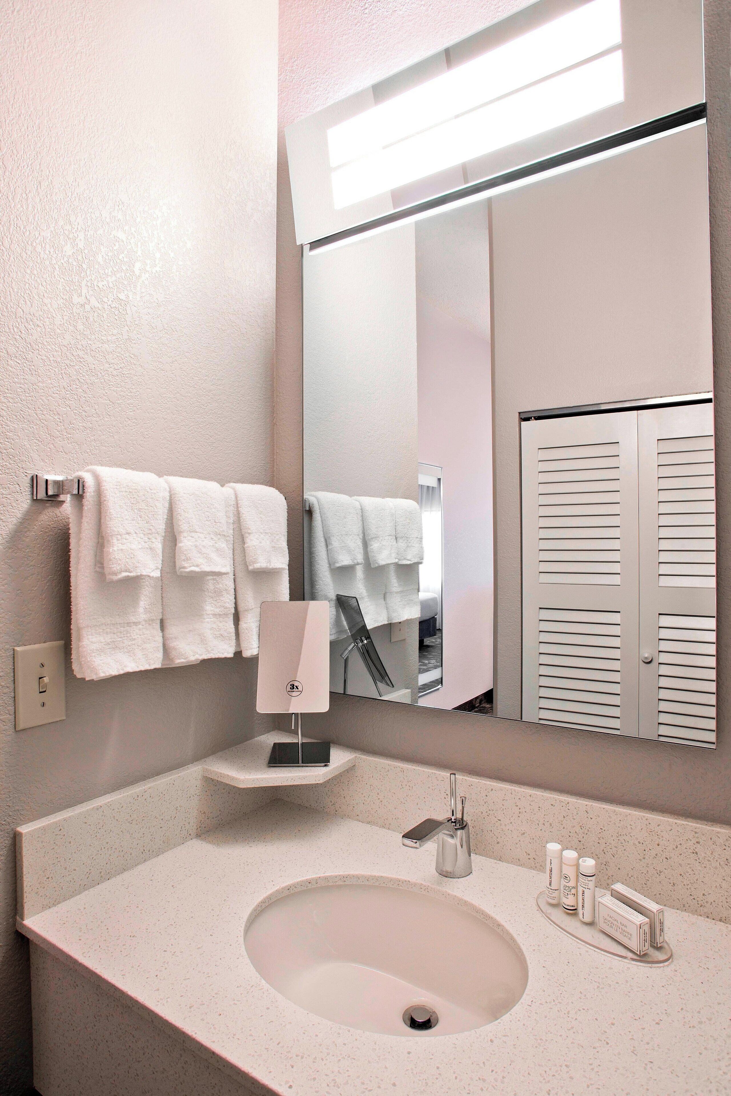 room, 2 queen beds, non smoking | bathroom | hair dryer, towels, soap, shampoo