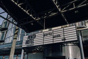 A sign for the Penta Hotel in Eisenach, Germany, indicating it is a party hotel.