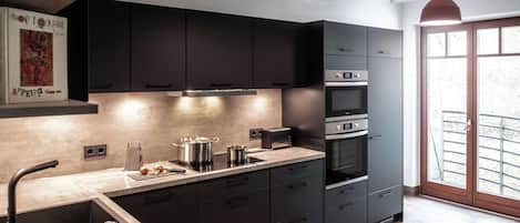 Fridge, microwave