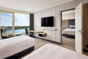 Room, 2 Twin Beds, Non Smoking | Premium bedding, in-room safe, desk, laptop workspace