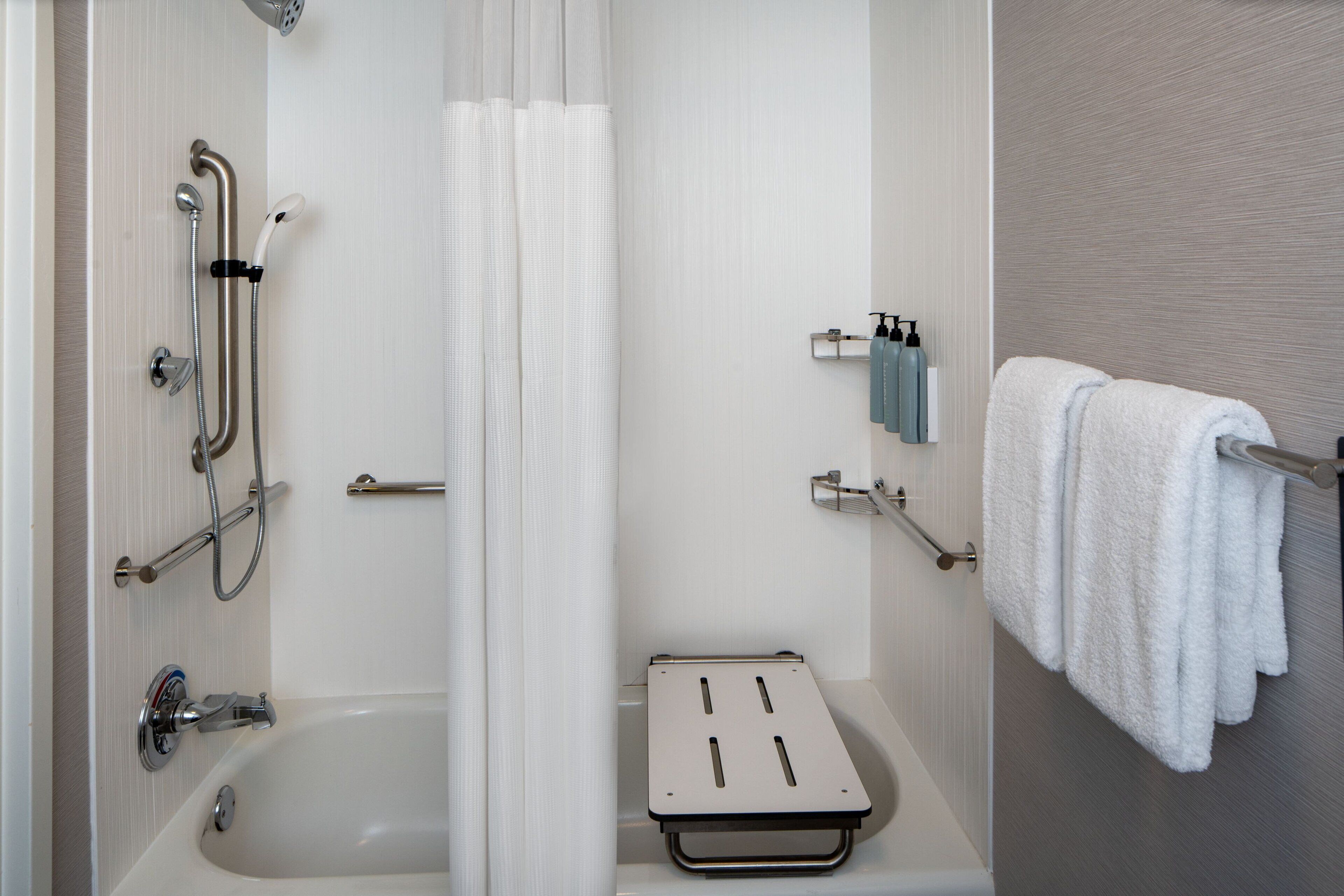 combined shower/bathtub, free toiletries, hair dryer, towels