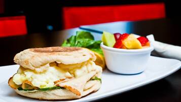 Colazione a pagamento, servita tutte le mattine