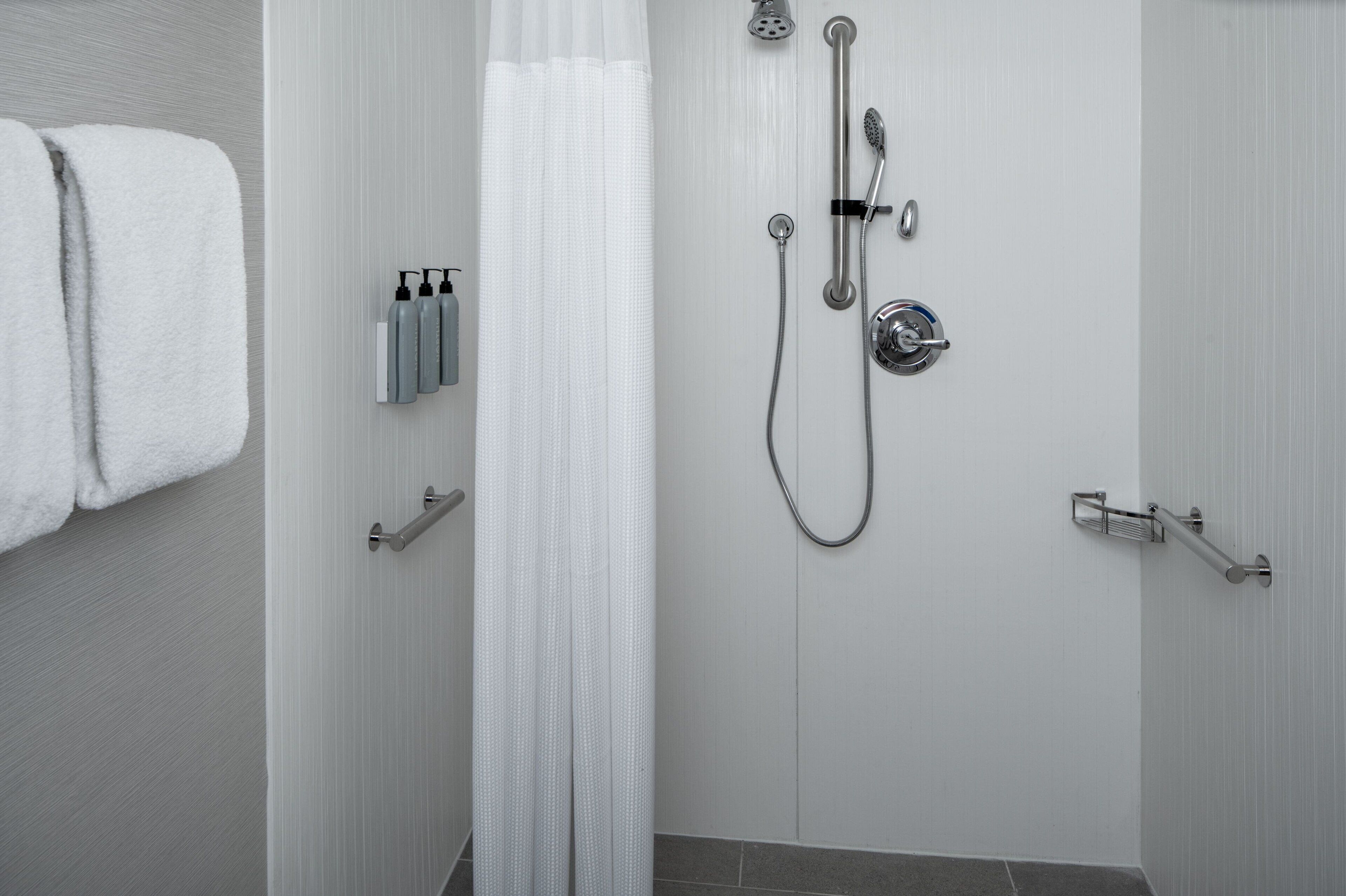 combined shower/bathtub, free toiletries, hair dryer, towels