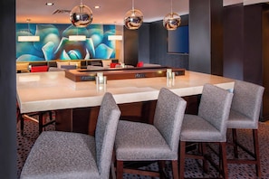 Breakfast and dinner served, American cuisine - Courtyard by Marriott Dulles Town Center (Sterling)