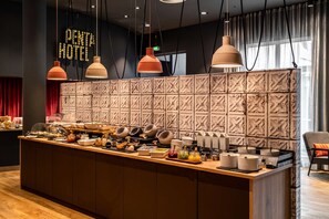 Tägliches Frühstücksbuffet gegen Gebühr