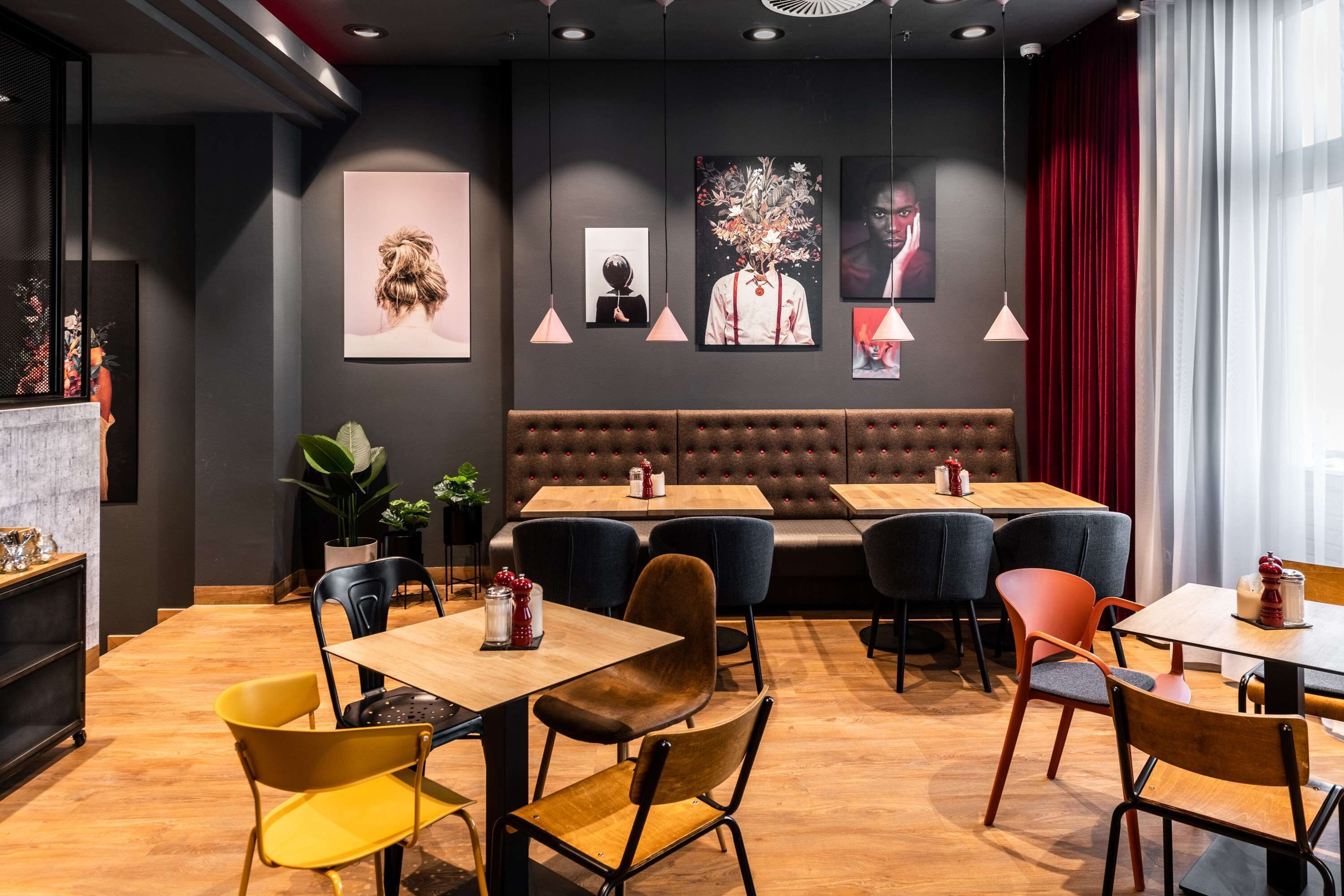 Café da manhã com buffet todos os dias (EUR 23 por pessoa) 