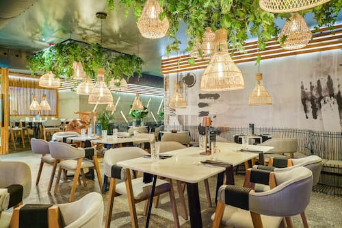 5 restaurantes: opção de café da manhã, almoço e jantar