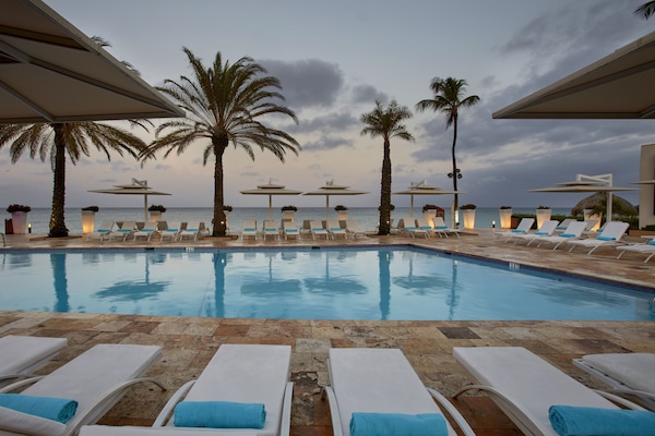 2 outdoor pools, pool umbrellas