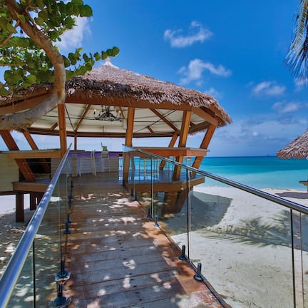 3 bars/lounges, 2 poolside bars, 2 beach bars