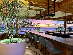 5 restaurants, breakfast served