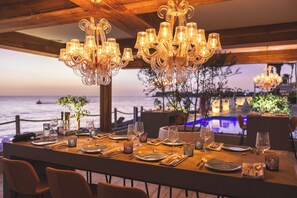 5 restaurants, breakfast served