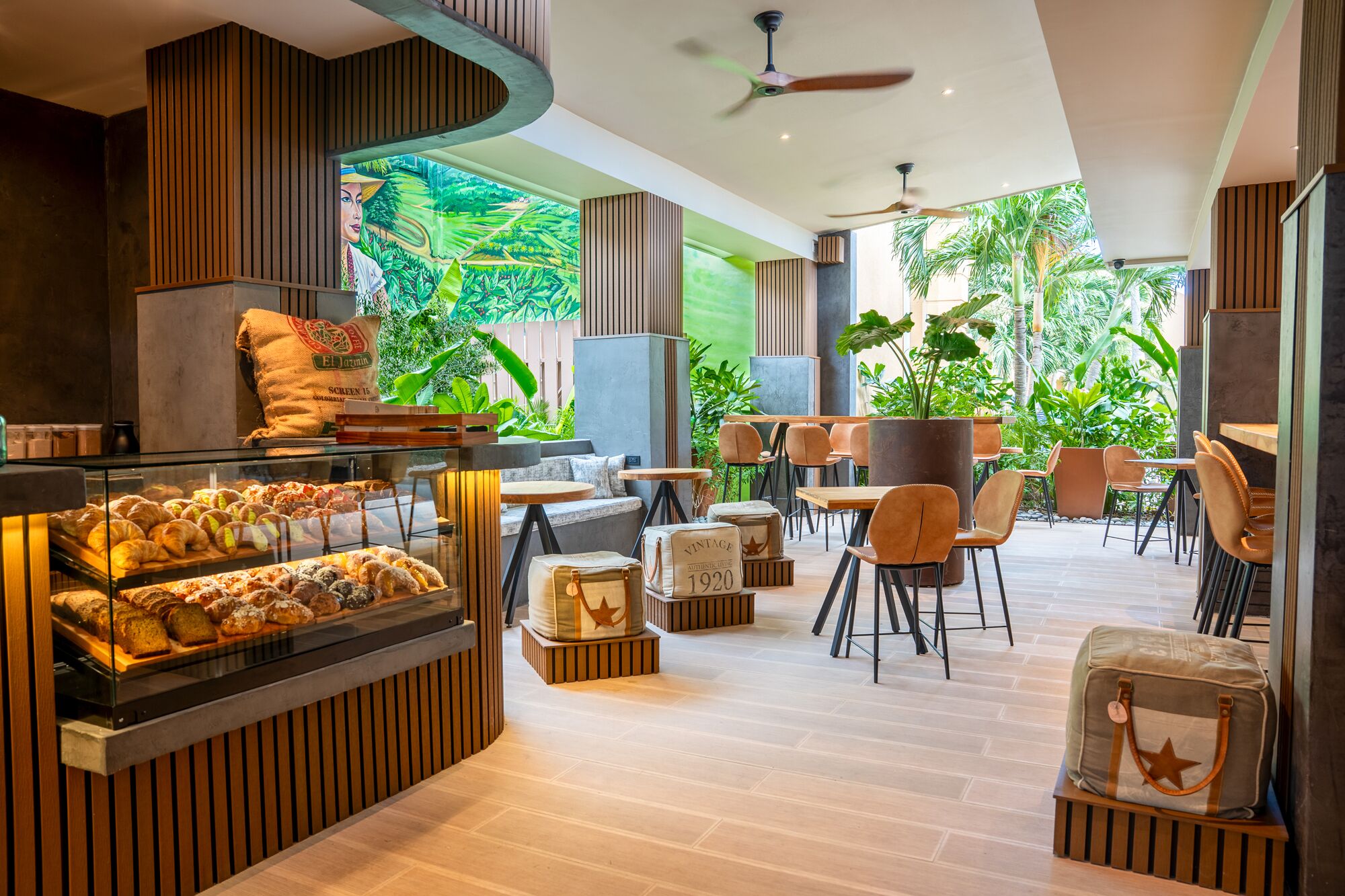 5 restaurants, breakfast served