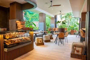 5 restaurants, breakfast served