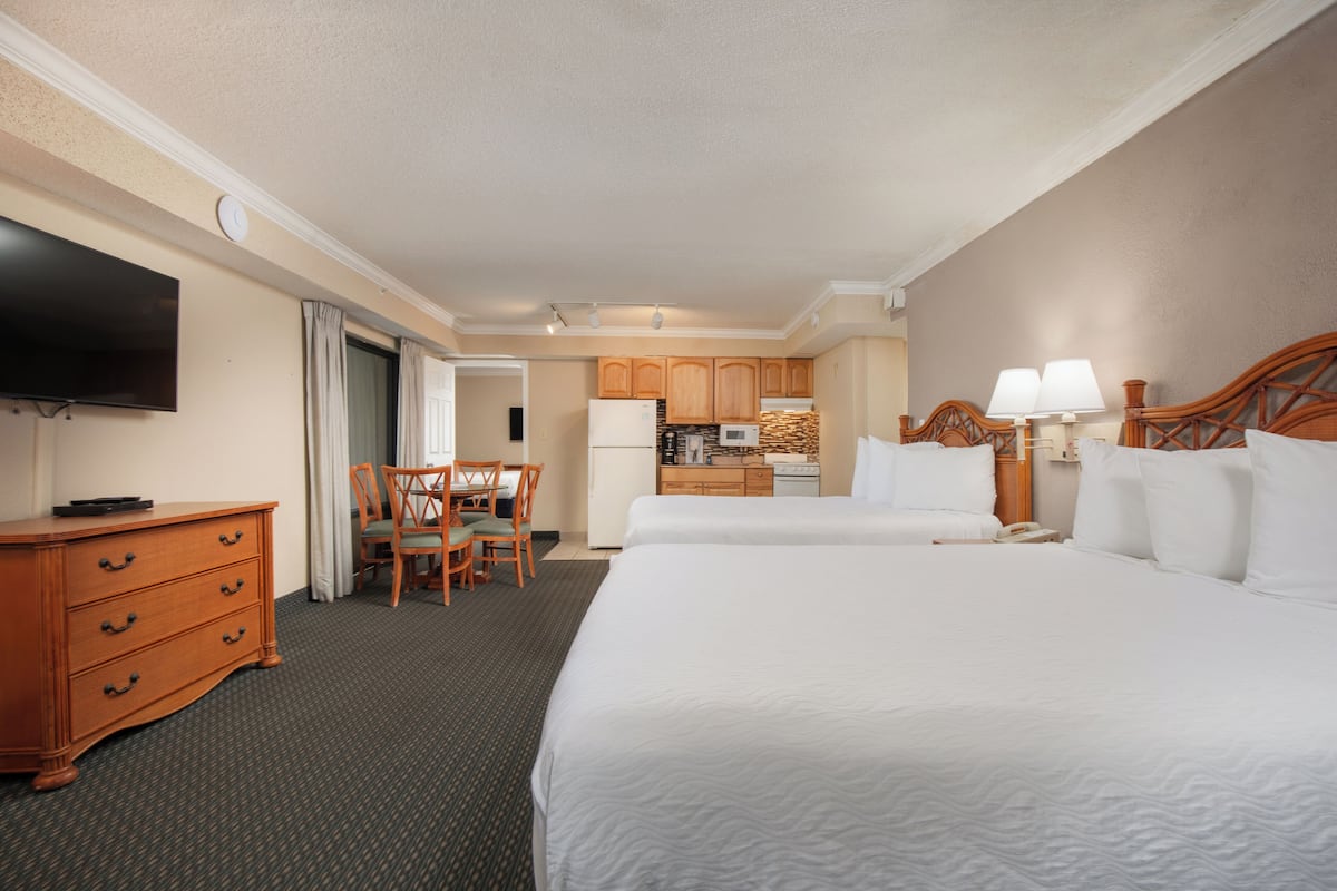Deluxe Two Room Suite No Balcony | Iron/ironing board, free cribs/infant beds, free internet, bed sheets