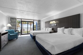 Iron/ironing board, free cribs/infant beds, rollaway beds, free internet at Grande Shores Ocean Resort