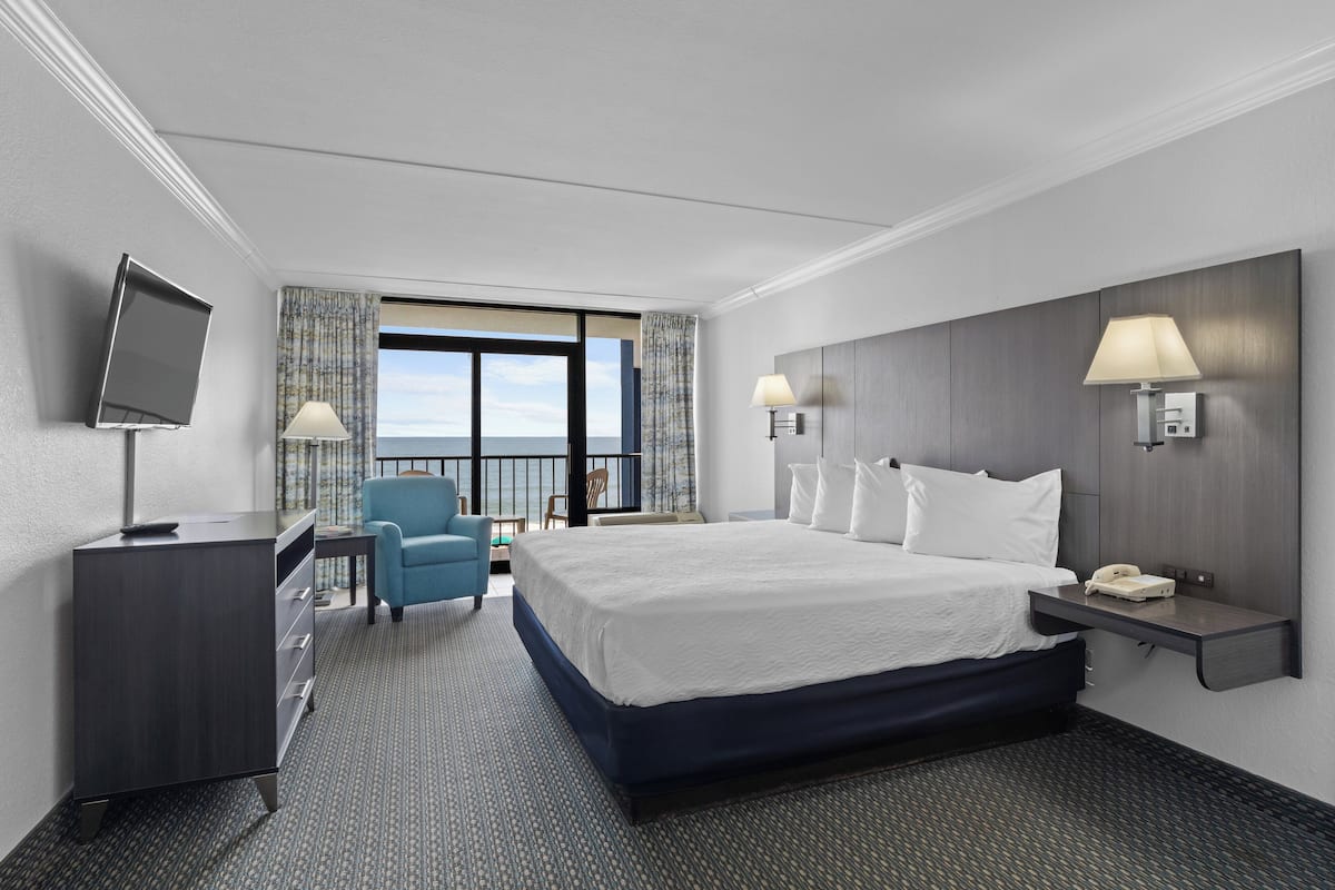 Standard Room, 1 King Bed, Non Smoking, Oceanfront | Iron/ironing board, free cribs/infant beds, free internet, bed sheets