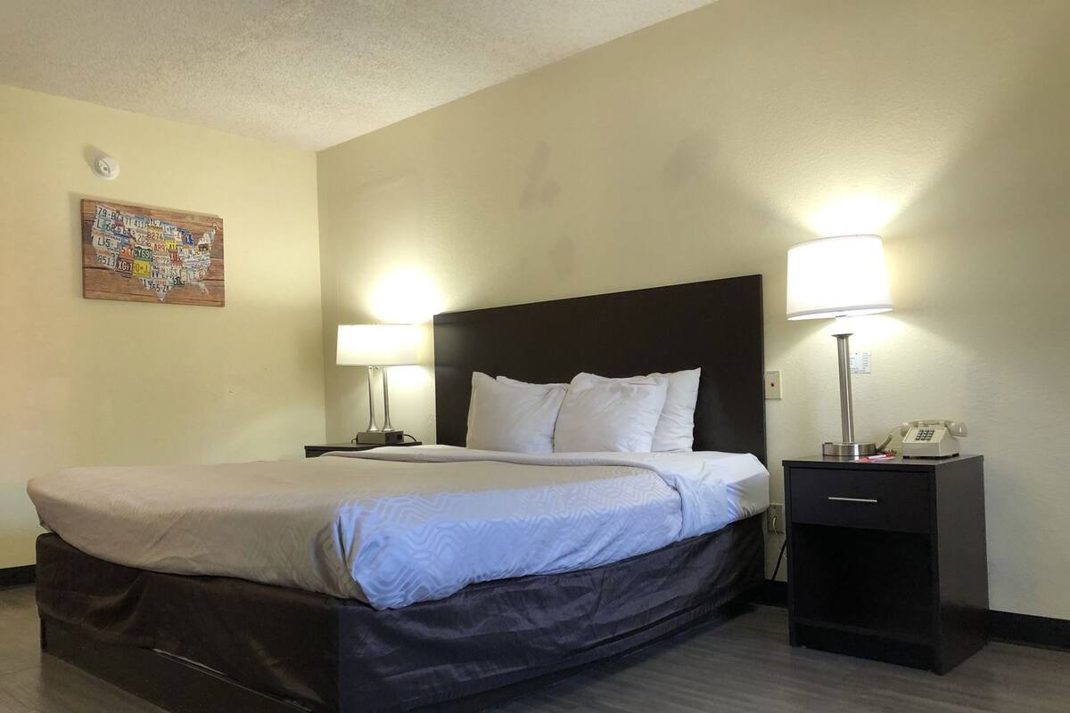 Desk, iron/ironing board, free WiFi, bed sheets