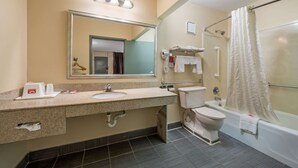 A bathroom with a sink, toilet, and shower. - Econo Lodge Cullman South (Cullman)
