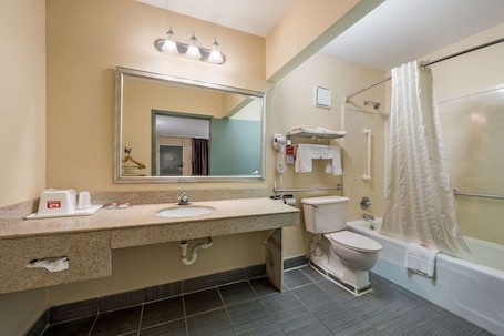 Hair dryer, towels. Econo Lodge Cullman South