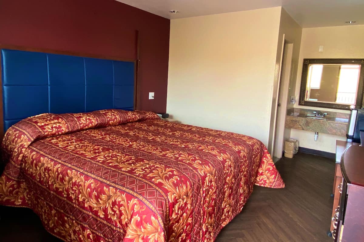 1 bedroom, individually furnished, desk, soundproofing