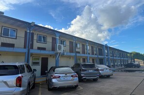 Free self parking - Economy Lodge by Hotel O Texas City (Texas City)