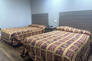 Bureau, fer et planche à repasser, Wi-Fi gratuit, draps fournis