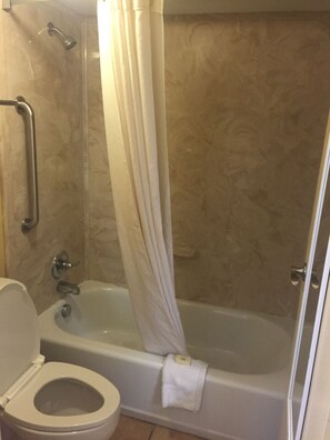 Combined shower/tub, towels, toilet paper