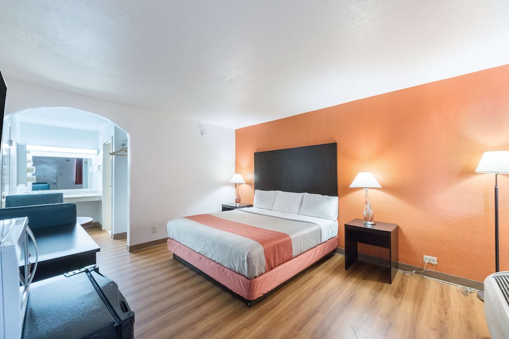 Motel 6 San Antonio, TX - I-10 West
