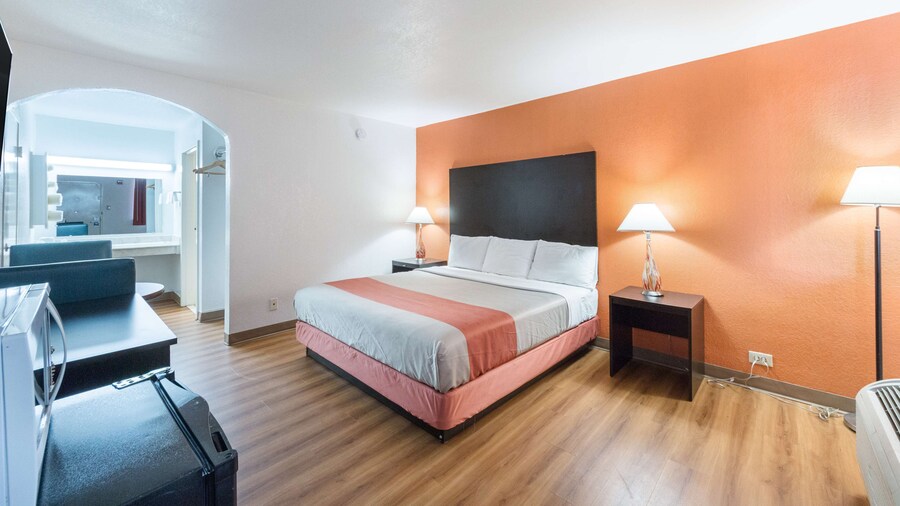 Motel 6 San Antonio, TX - I-10 West