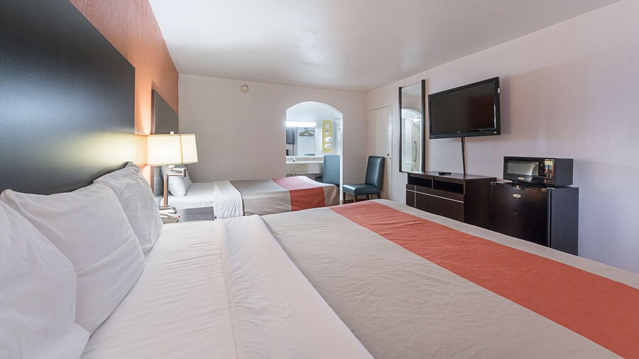 Motel 6 San Antonio, TX - I-10 West