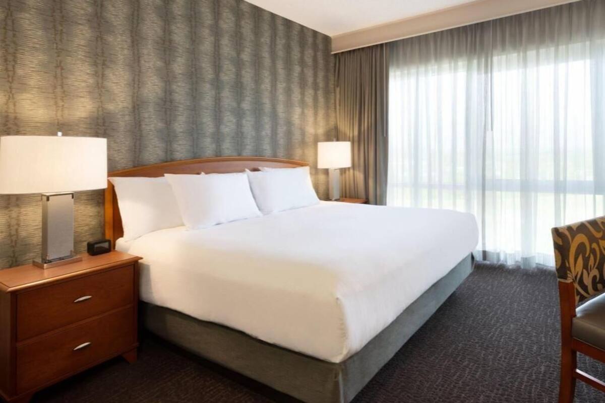 1 bedroom, premium bedding, in-room safe, desk