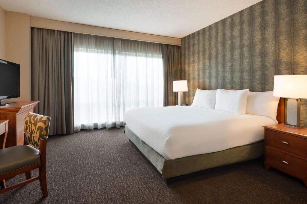 1 bedroom, premium bedding, in-room safe, desk