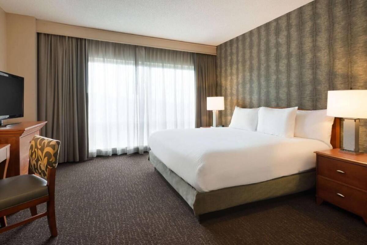 1 bedroom, premium bedding, in-room safe, desk